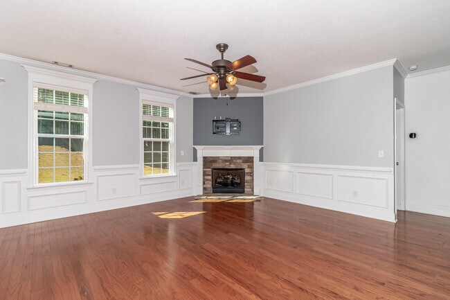 Building Photo - 4025-4025 Stowe Dr