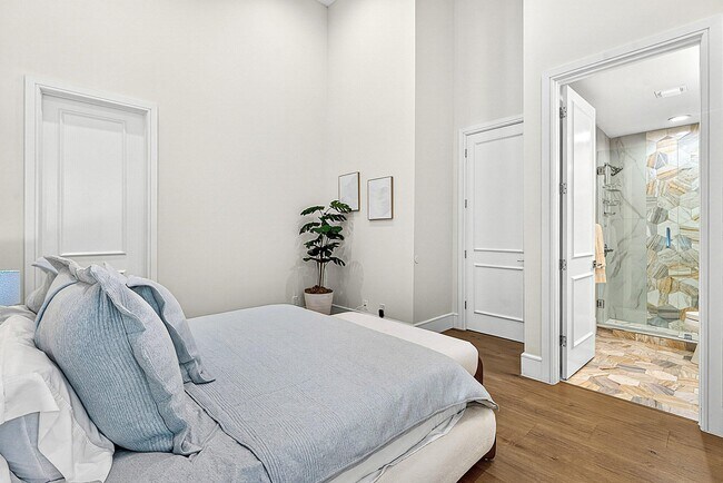 Building Photo - 1128 Crystal Dr