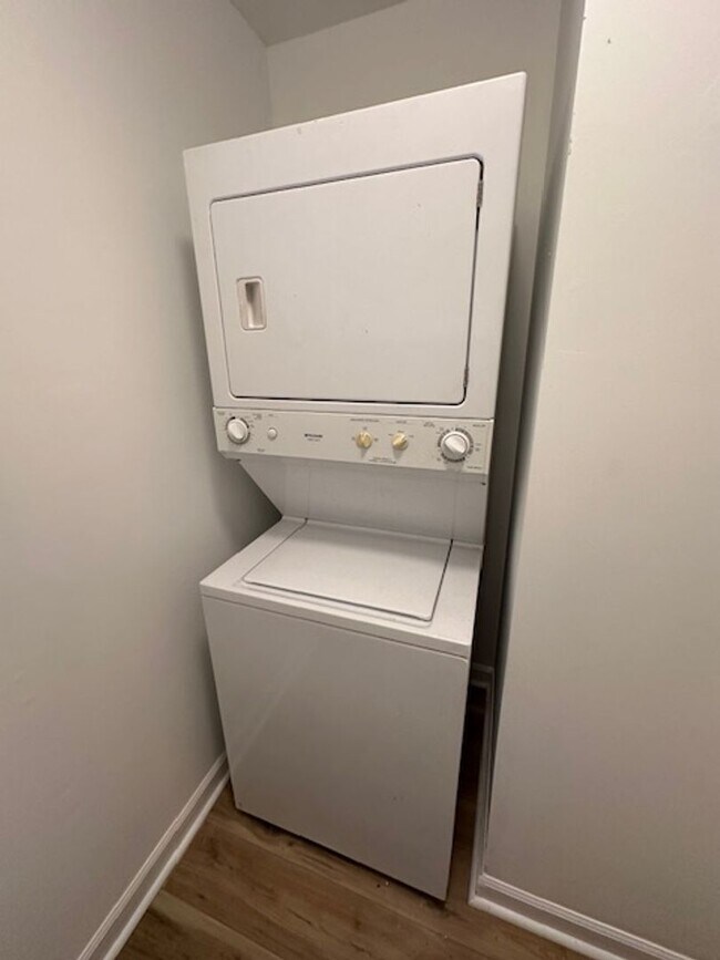 Building Photo - Condo / Burlington