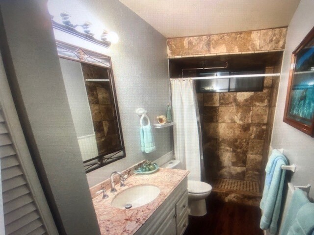 hallway bath - 13 Waikalani Pl