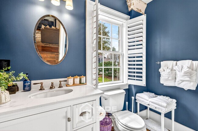 Building Photo - Live in the Heart of Harleston Village!