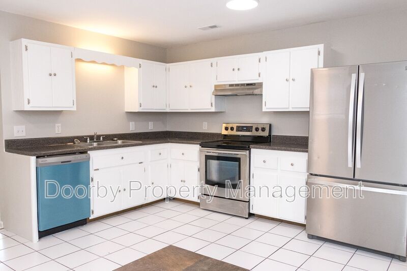 Building Photo - 3635 6th Ave