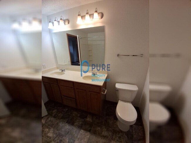 Building Photo - Woodbury 3 BR /2 BA Pet friendly Townhouse...