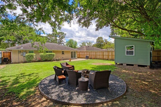 Building Photo - 5206 De Lange Ln