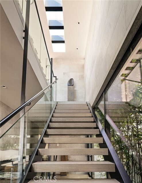 Building Photo - 121 25th St