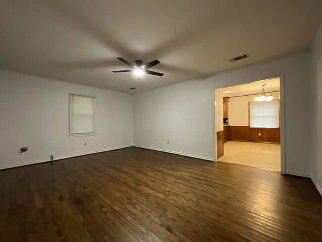 Building Photo - 1154 FM 1395