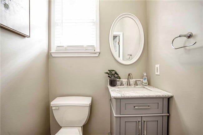 Building Photo - 83 Richmond St SE