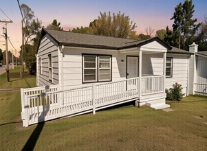 Building Photo - 1701 Franklin Ave