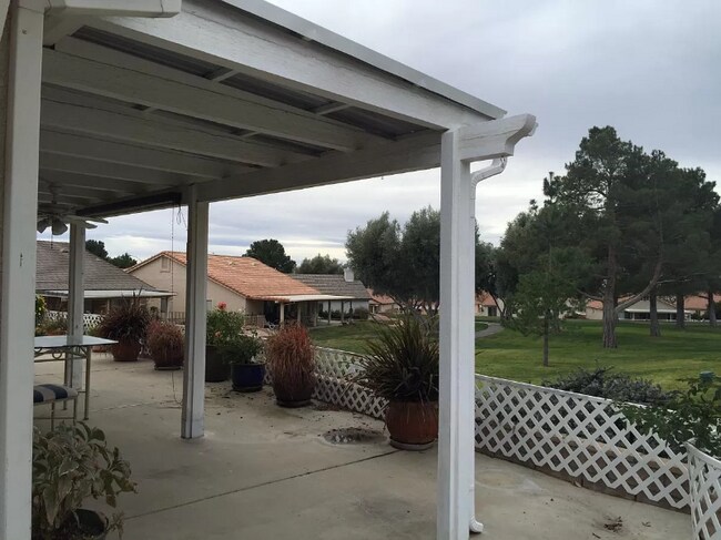 Building Photo - 10665 Cherry Hills Dr