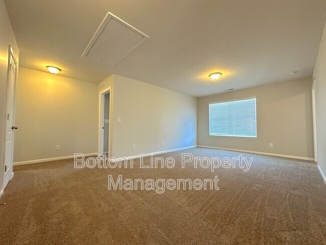 Building Photo - 137 Willow Valley Dr
