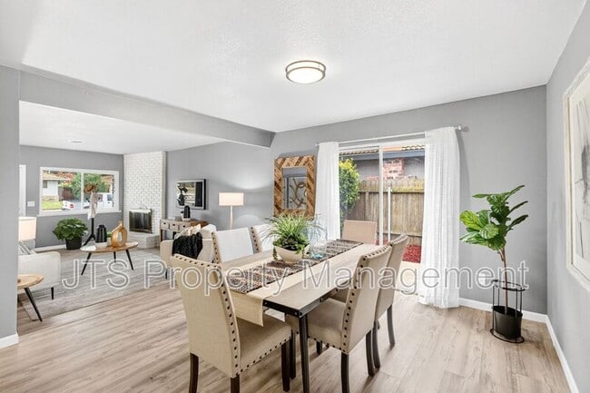 Building Photo - 728 Clipper Way