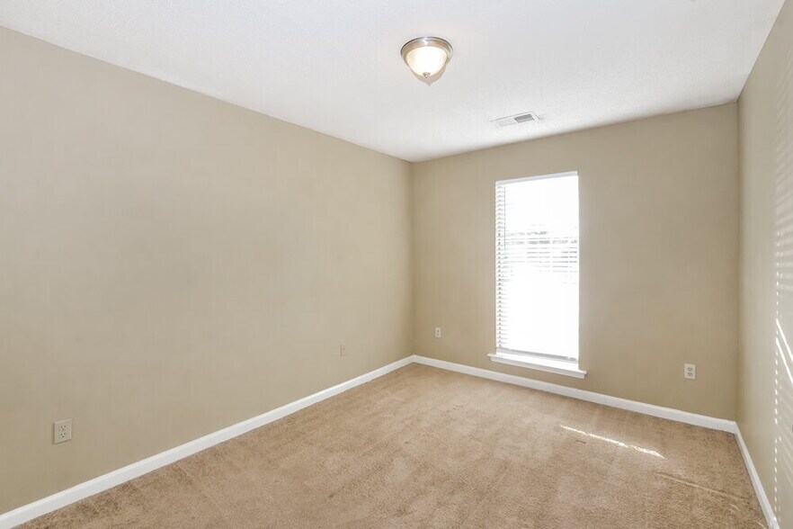 Building Photo - 5780 Lancaster Dr