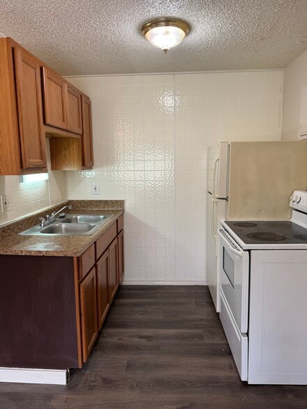 Building Photo - 5811 Stieren Dr