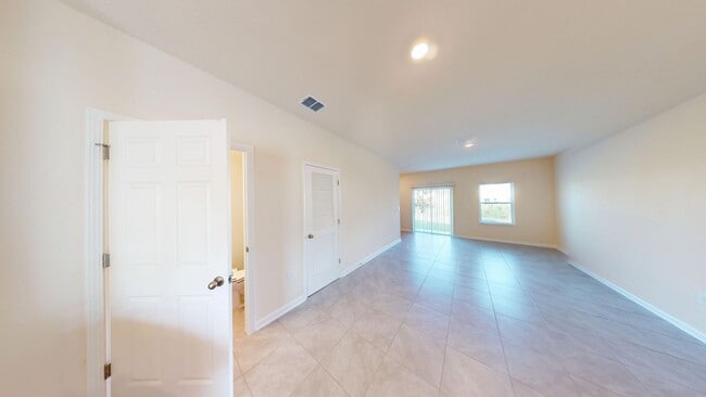 Building Photo - 3 BR/ 2.5 Bath TOWNHOME- Waterford Lakes!  ** COMING SOON **