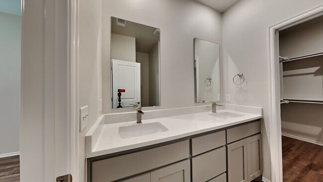 Building Photo - Luxury 3 Bedroom 2 Bathroom Duplex in Piedmont Schools (Neighborhood Park and Basketball Court)-L...