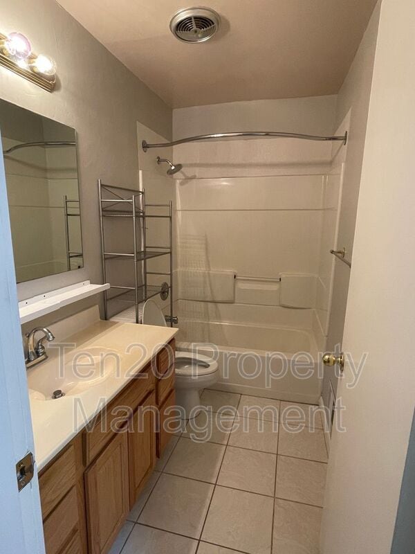 Building Photo - 4204 Wilbur Dr