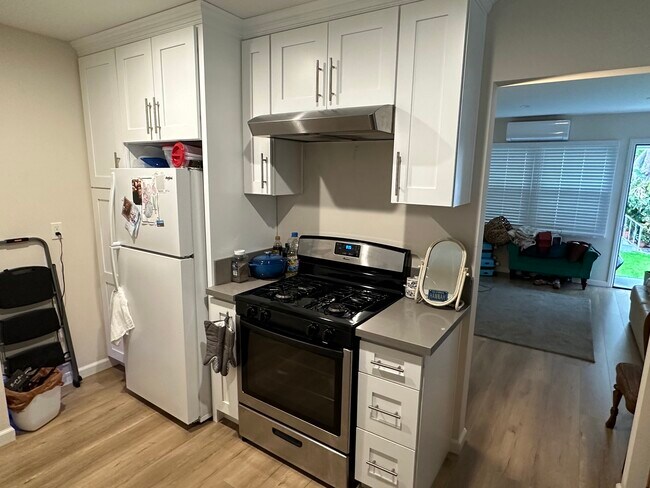 Building Photo - Cross Apartments