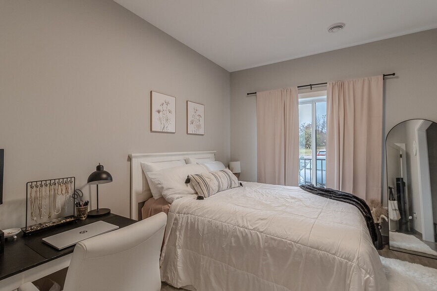 Building Photo - 1570 Stadium Ln