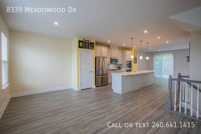 Building Photo - 8339 Meadowood Dr