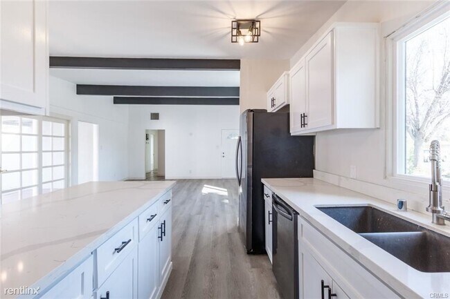 Building Photo - 3 br, 2 bath House - 19405 Hemmingway St