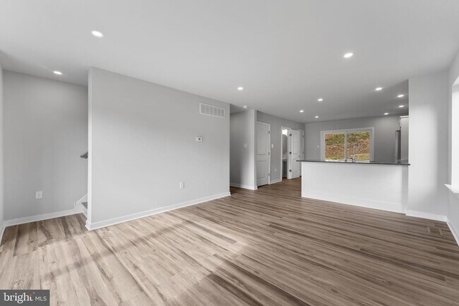 Building Photo - 153 Old Lincoln Hwy