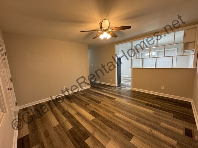 Building Photo - 3 bedroom home in Charlotte!