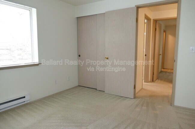 Building Photo - 2244 13th Ave W
