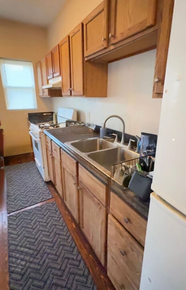 Building Photo - 283 W Main St