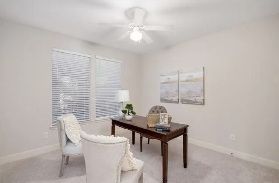 Building Photo - 500 Waters Edge Dr