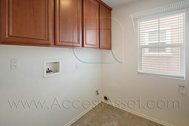 Building Photo - Charming 4 Bedroom, 3 Bathroom Home in Murrieta with Spacious Layout & Bright Interiors