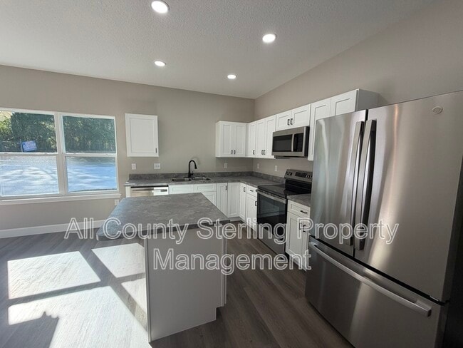 Building Photo - 1390 SE Magnolia Loop