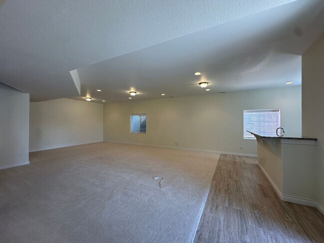 Building Photo - 6045 Griffin Dr