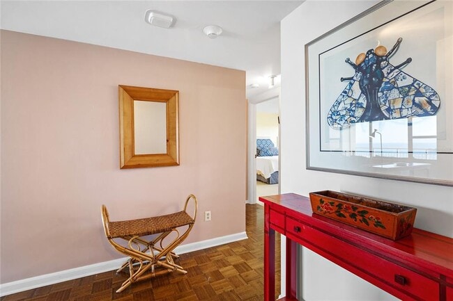 Building Photo - 601 Longboat Club Rd