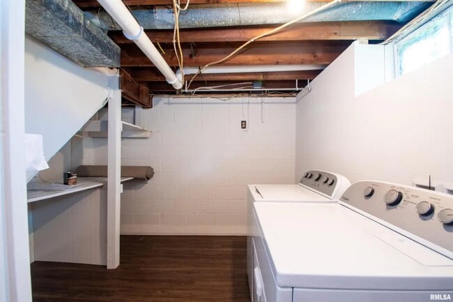 Building Photo - West Cindy Lane