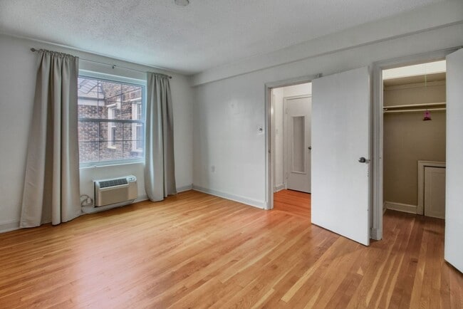 Building Photo - Spacious 1BR/1BA in Fabulous Cathedral Heights neighborhood!