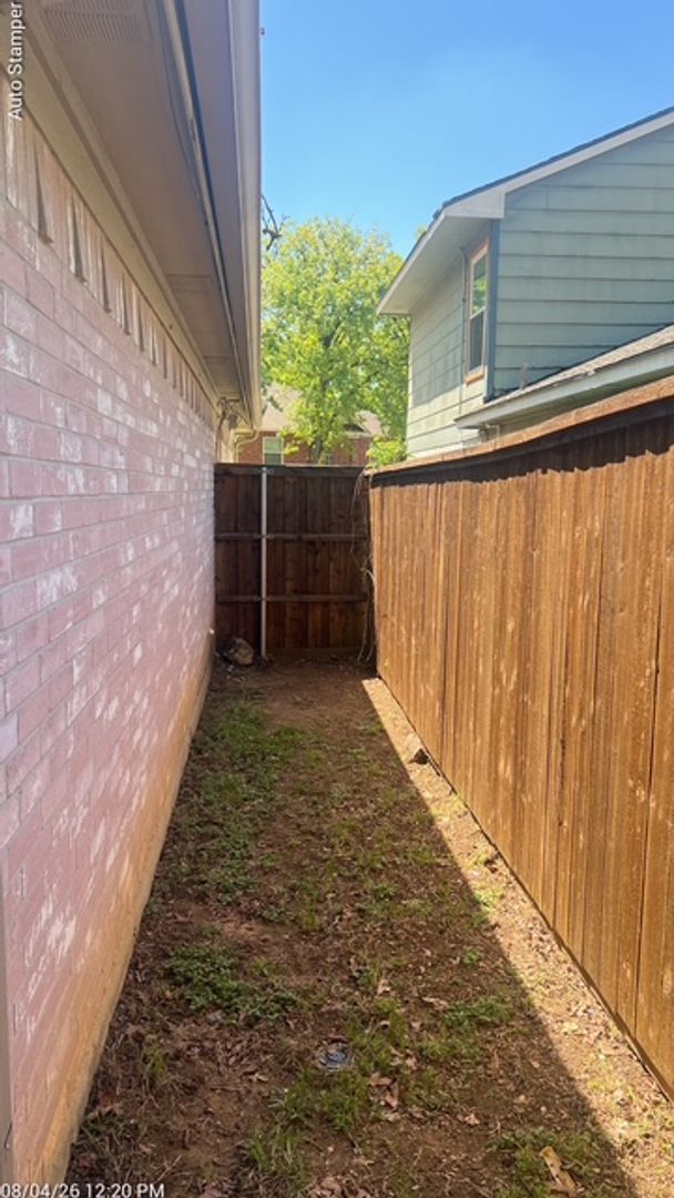 Building Photo - 903 Love Wood Ln