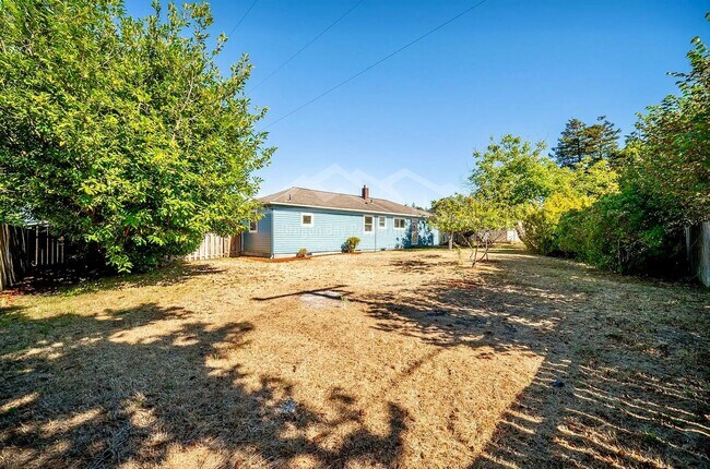 Building Photo - 1710 Johnson St