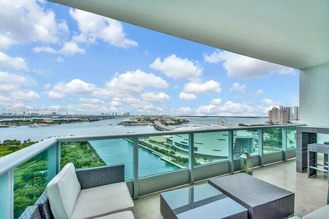 Primary Photo - 900 Biscayne Blvd