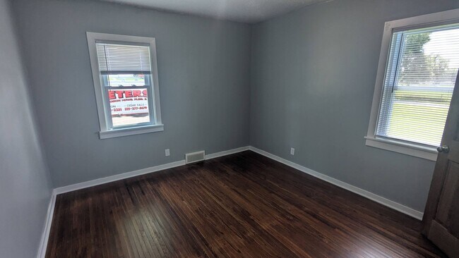 Building Photo - Updated acreage  3 bedroom, 1 bath in Waterloo