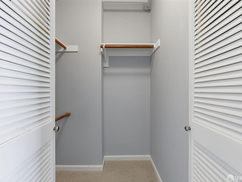 Building Photo - 140 S Van Ness Ave