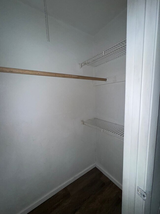 Building Photo - Spacious 2-Bedroom Duplex in Prime Gainesv...
