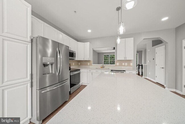 Building Photo - 154 Fieldstone Ct
