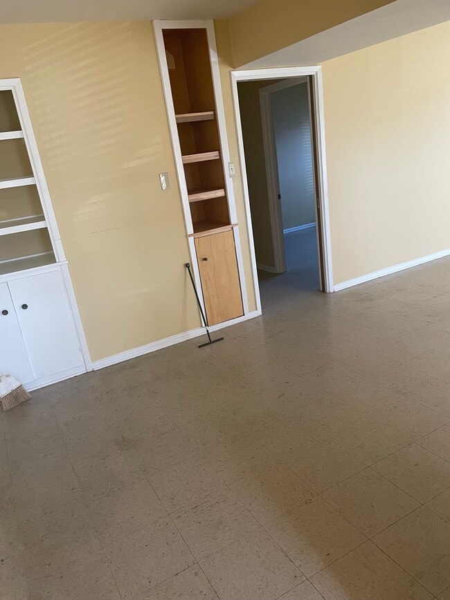 Building Photo - 351 Haverford Dr