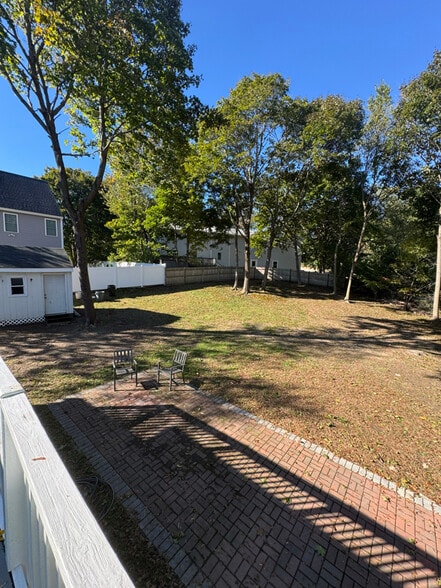 Building Photo - 1104 Pleasant St