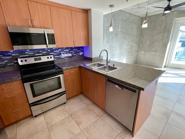 Building Photo - 1080 Park Blvd