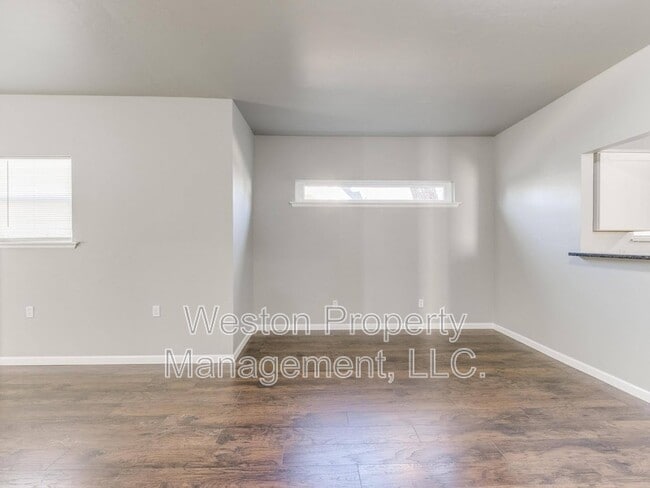 Building Photo - 721 N Louisa Ave