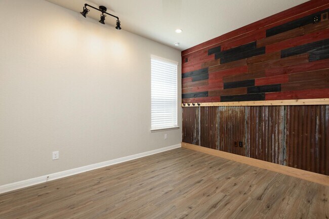 Building Photo - 7703 Kings Spring