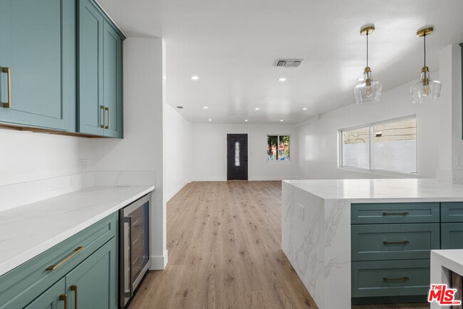 Building Photo - 238 Thorne St