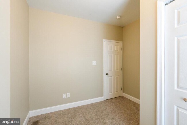 Building Photo - 137 Durfor St