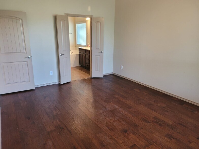 Building Photo - 5833 Tuleys Creek Dr